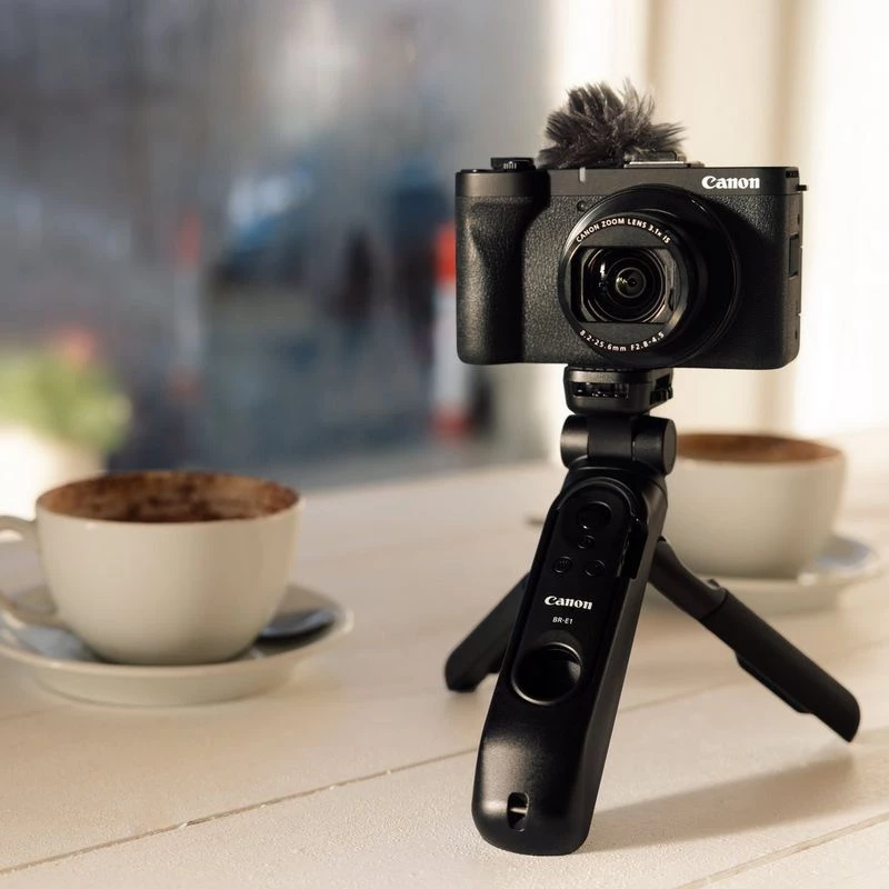 Kompaktiška kamera Canon PowerShot V1 Premium Vlogger Kit — 22,3 MP, 1/4 colio CMOS, 4K UHD, 3,1x optinis priartinimas, 3 colių lietimui jautrus ekranas, Juoda
