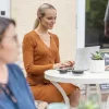 HP Poly Voyager Free 60+M UC anglies juodos spalvos belaidės ausinės + BT700 USB-C adapteris + lietimui jautrus įkrovimo dėklas