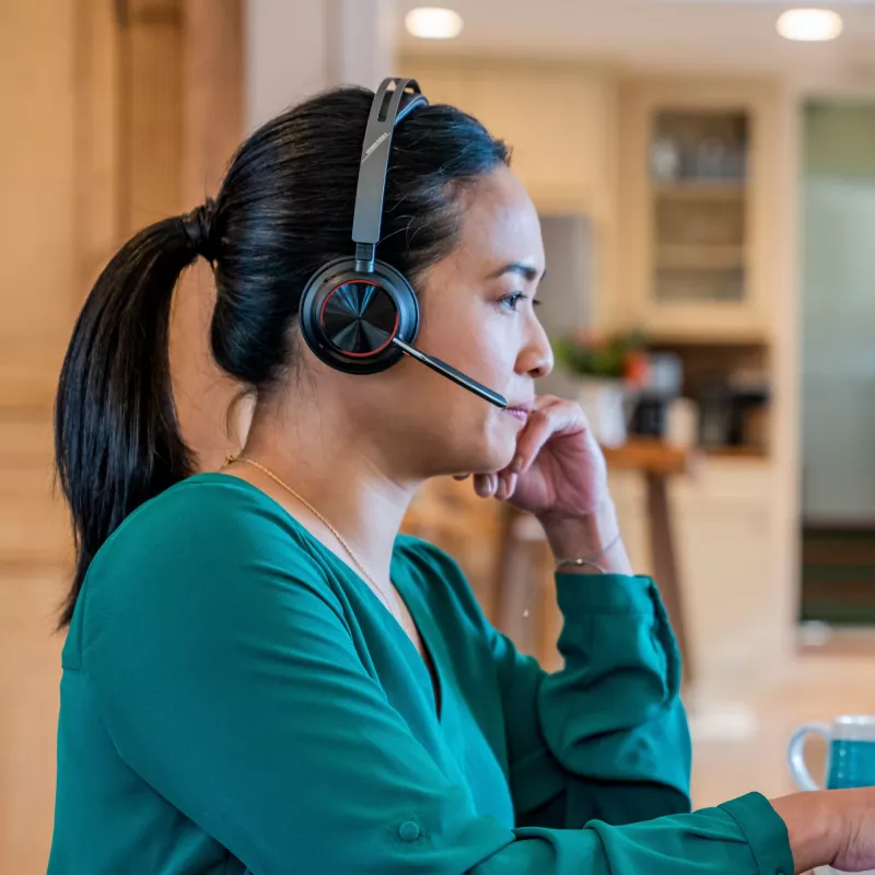 HP Poly Voyager Focus 2 Microsoft Teams sertifikuotas USB-C-C ausinių rinkinys su USB-C/A adapteriu