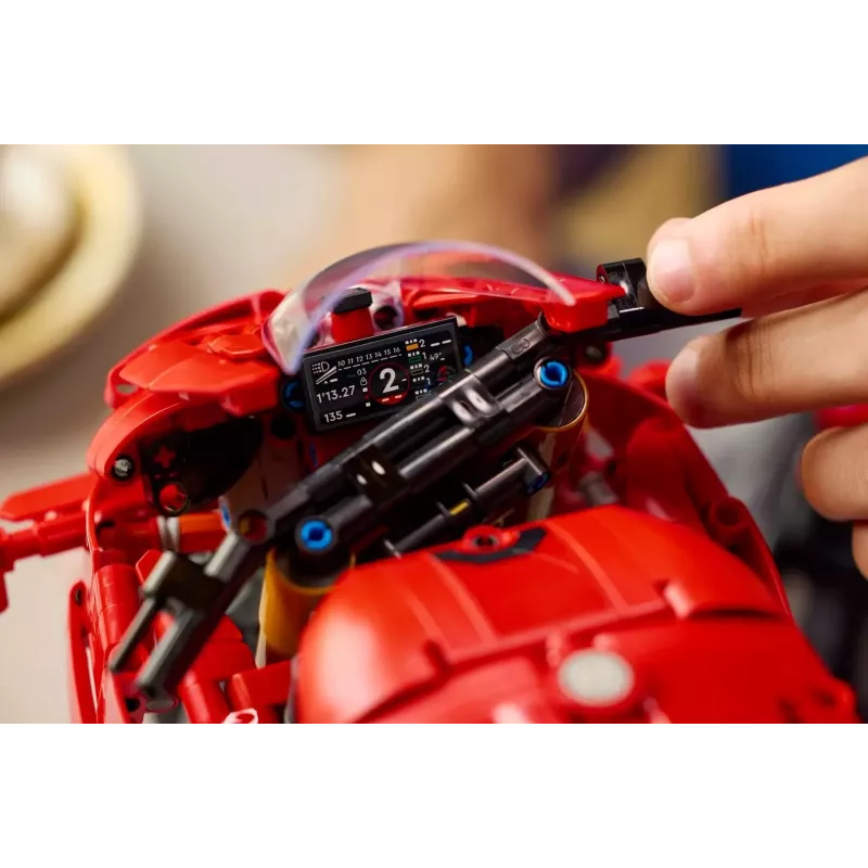 LEGO TECHNIC 42202 Ducati Panigale V4 S motociklas