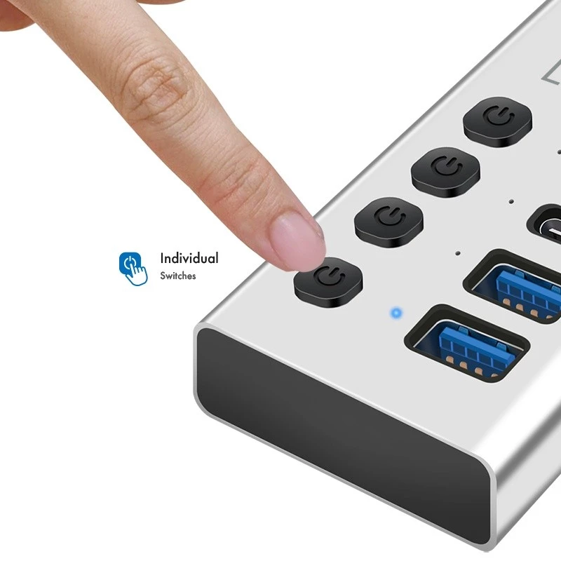 USB 3.2 Gen1 4 prievadų USB-A/C jungtis su atskirais įjungimo/išjungimo mygtukais