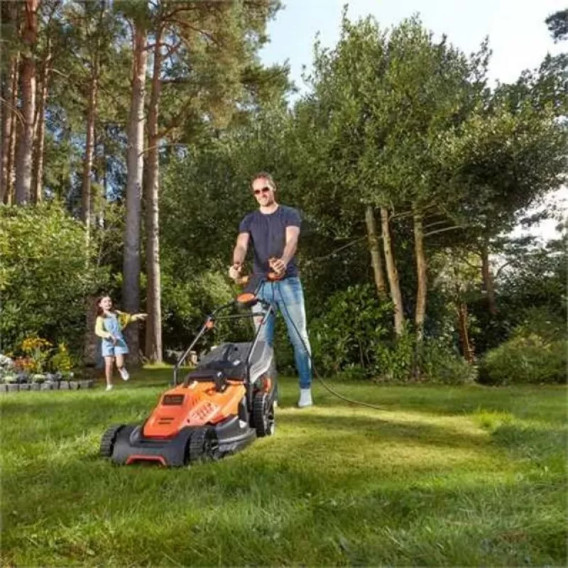 Elektrinė žoliapjovė Black & Decker su pjovimo aukščio reguliavimu ir reguliuojama sulankstoma rankena