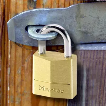 MASTER LOCK 120EURD 20 mm kieto žalvario korpuso bagažo spynelė raktinė