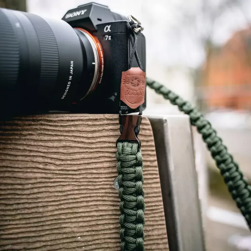 Dirželis fotoaparatui Genius C-Rope Traveler, nailoninis, 140 cm, juodas/raudonas
