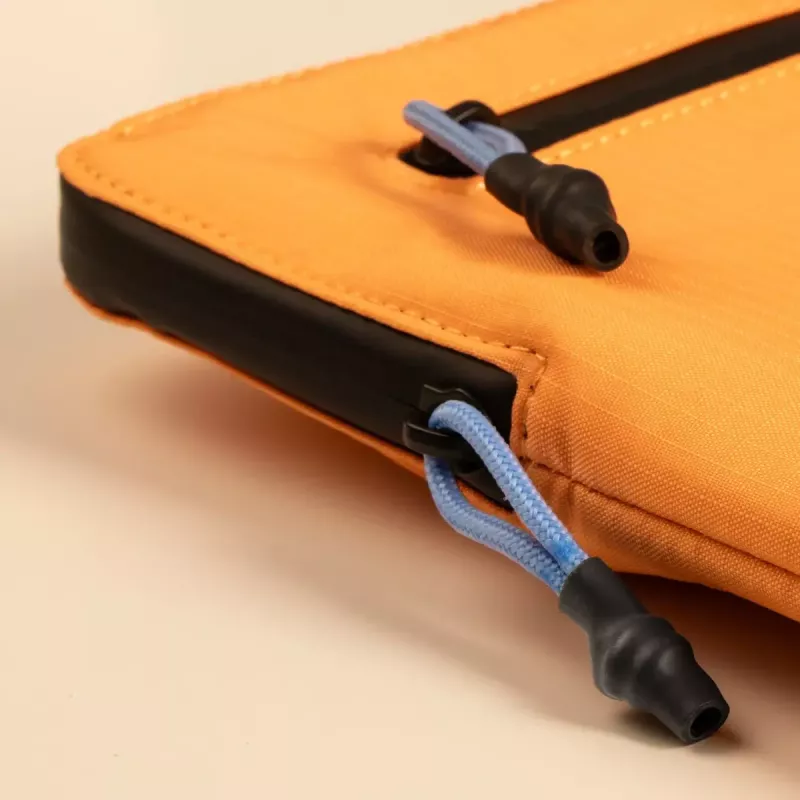 Native Union Ultralight Sleeve 35,6 cm 14 col. Oranžinis
