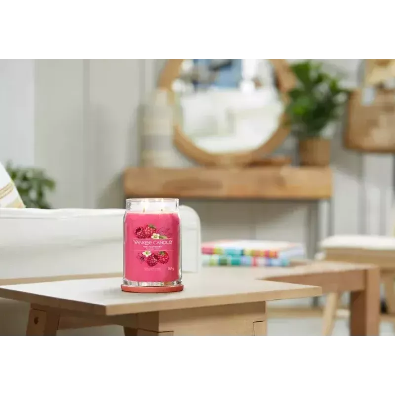 Žvakė vaškinė Yankee Candle Cylinder Raspberry Crimson – aukštis 157 mm, skersmuo 93 mm, svoris 567 g, 1 vnt.