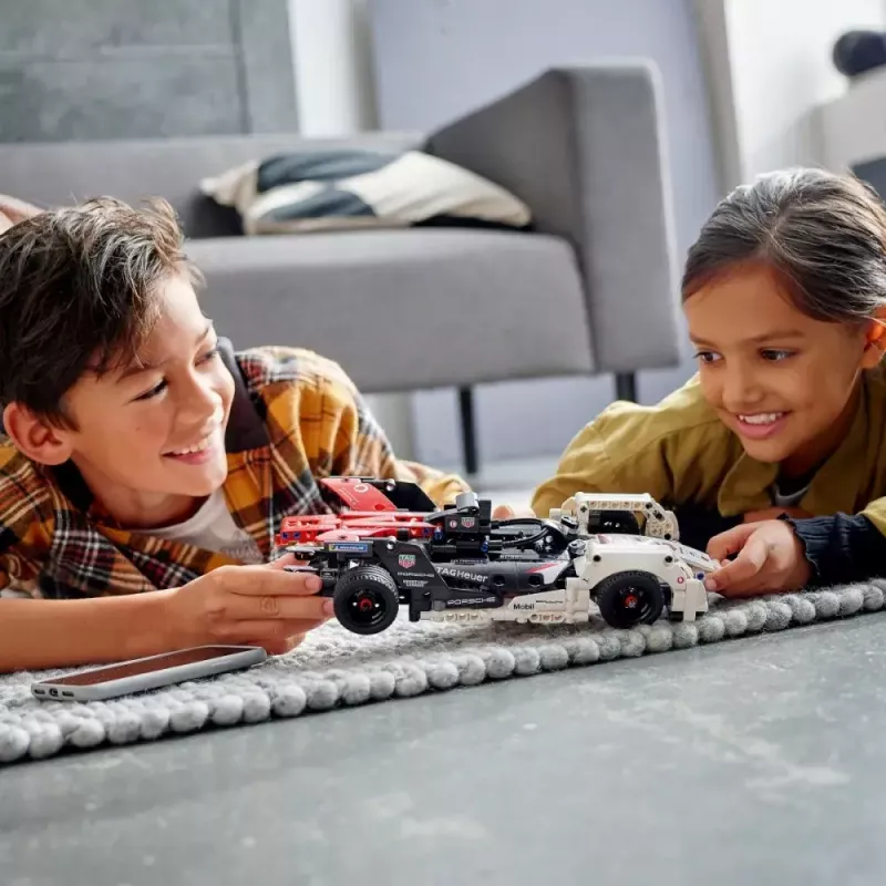 LEGO statybinis rinkinys Formulė E Porsche 99X Electric modelis 42137 – konstrukcinis žaislas