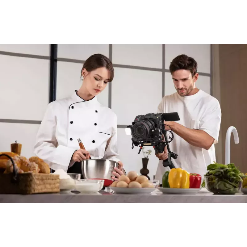 Gimbal Zhiyun Crane 4 3 ašių stabilizatorius su iki 10 valandų baterijos veikimo laiku