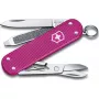 Kišeninis peiliukas Victorinox Classic SD Alox Flamino Party raudonas – kompaktiškas daugiafunkcis įrankis su ašmenimis, žirklėmis, nagų dilde, atsuktuvu ir raktų pakabuku
