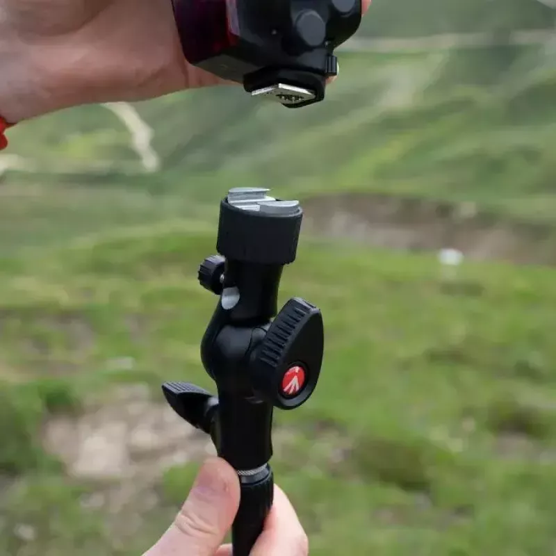 Manfrotto MLH1HS-2 šaltojo bato pasukama galvutė su šviesos jungtimi ir skėčio laikikliu