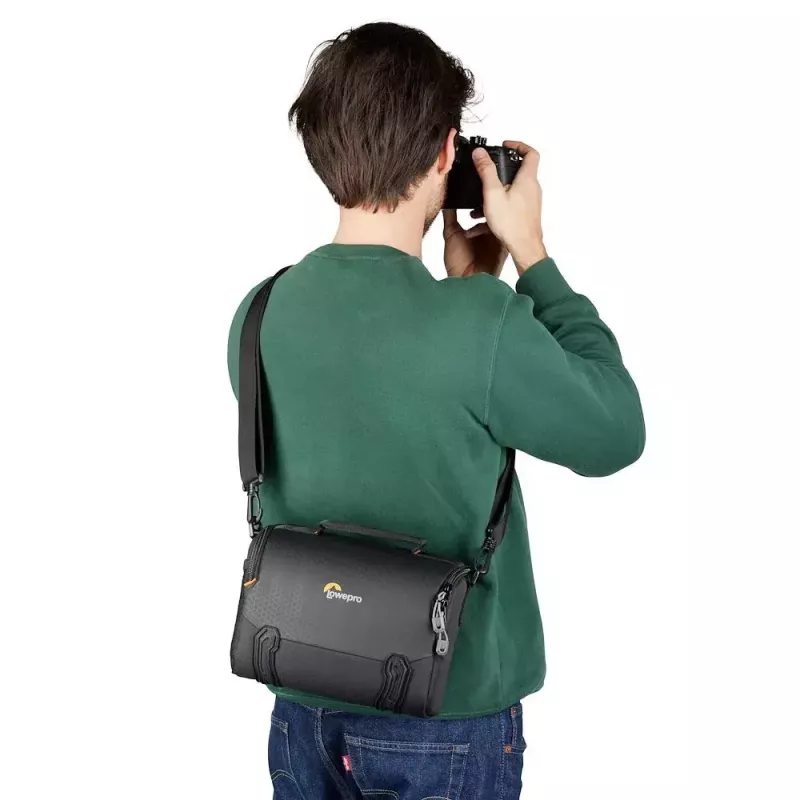 Dėklas per petį Lowepro Adventura SH 140 III Juodas