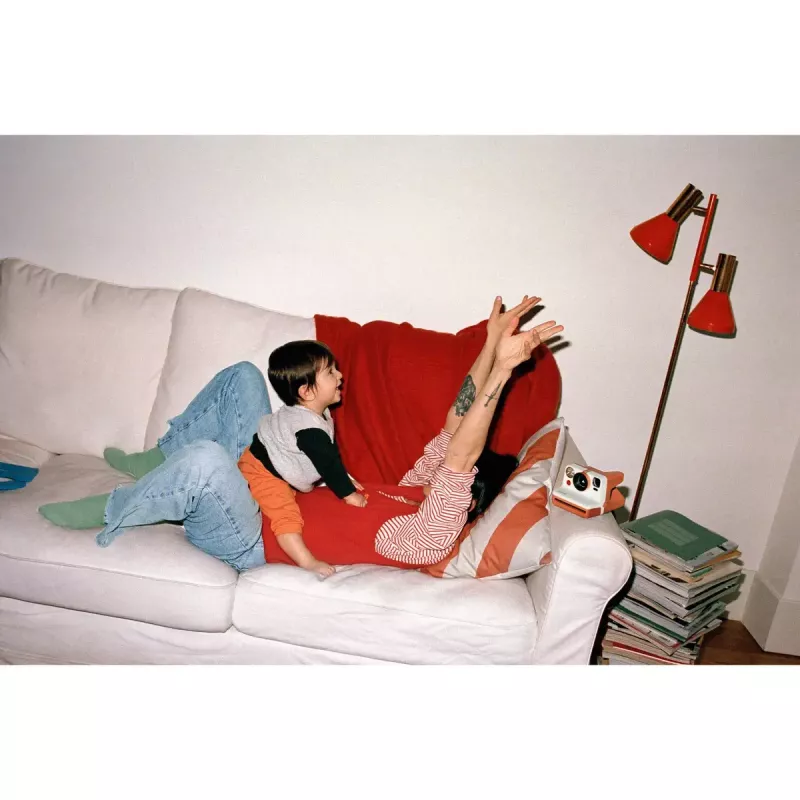 Polaroid Now Gen 3 Coral 9156 – analoginė momentinė kamera