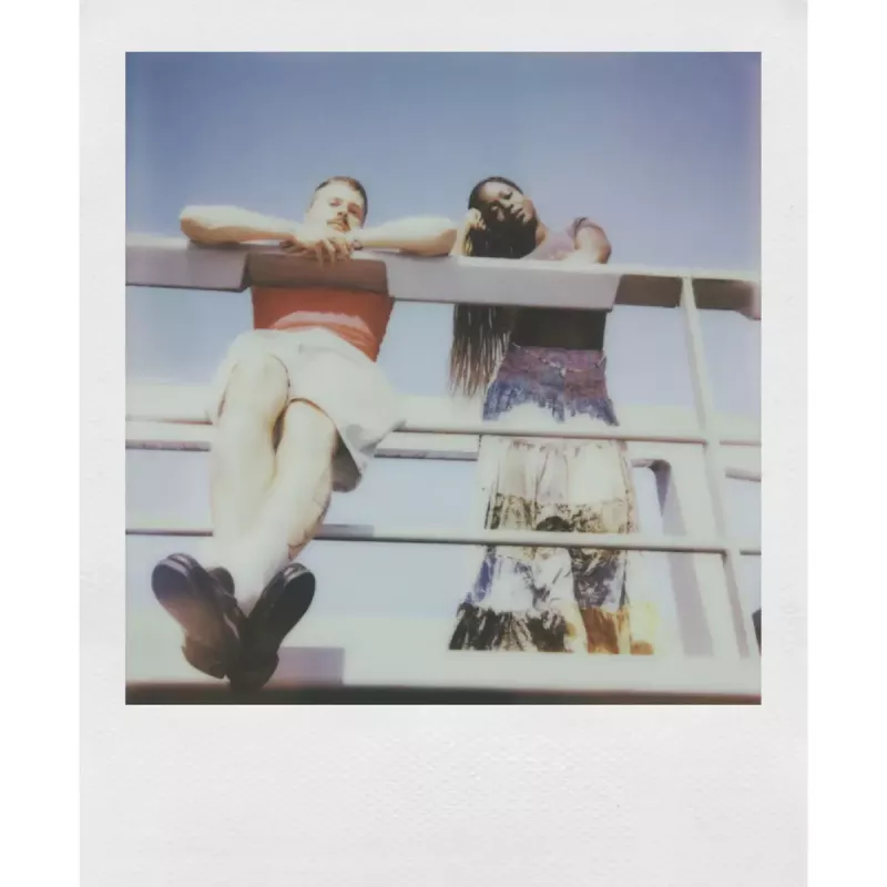 Analoginė momentinė kamera POLAROID Now Gen 3 Geltona (modelis 9158)