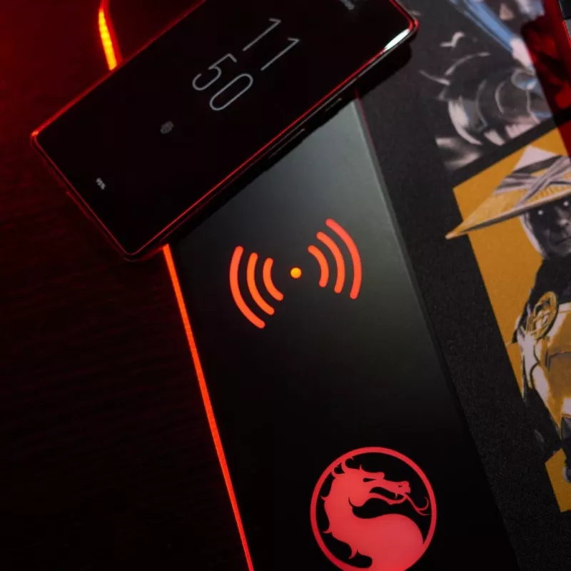 Numskull pelės kilimėlis Mortal Kombat su belaidžiu įkrovimu 30x80cm