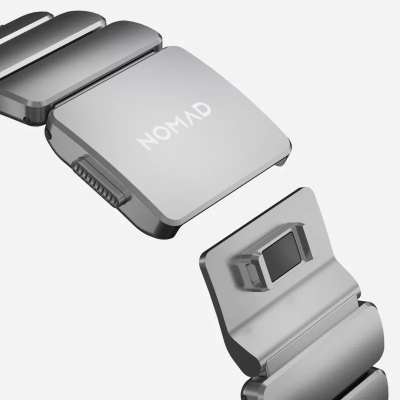 NOMAD Stratos Band – titano apyrankė, skirta Apple Watch 49 mm, su FKM įdėklu (natūralus titanas, juodas FKM)