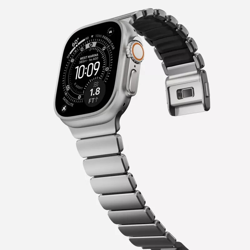 NOMAD Stratos Band – titano apyrankė, skirta Apple Watch 49 mm, su FKM įdėklu (natūralus titanas, juodas FKM)