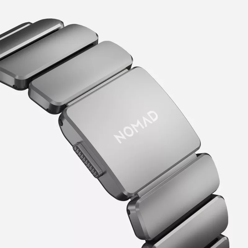 NOMAD Stratos Band – titano apyrankė, skirta Apple Watch 49 mm, su FKM įdėklu (natūralus titanas, juodas FKM)