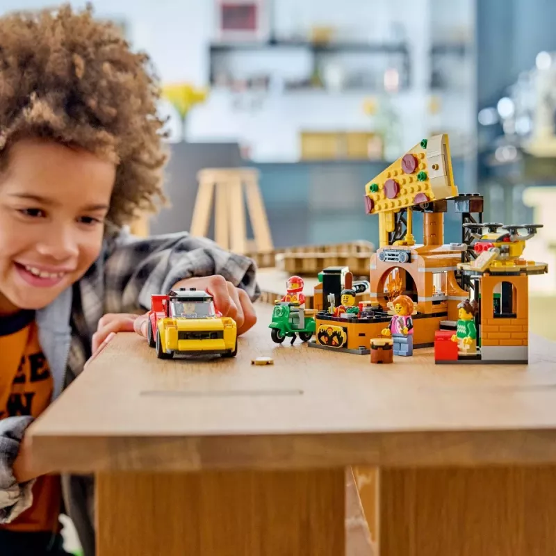 LEGO City 60496 Picos pristatymo patirtis su transporto priemonėmis (494 dalių)