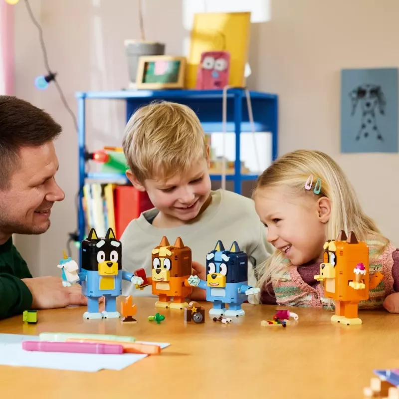 LEGO Bluey 11217 Statomas Bluey šeimos rinkinys (466 dalių)