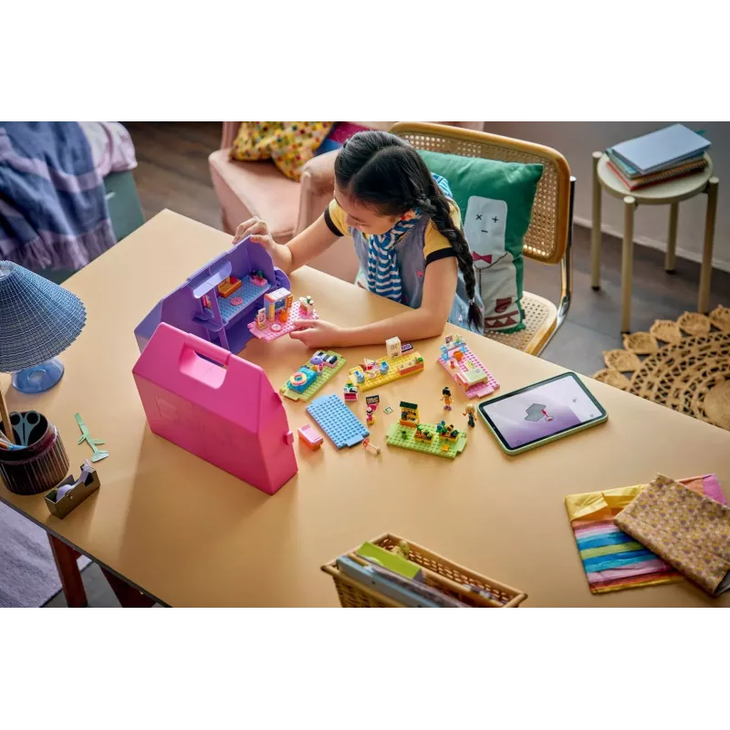 LEGO Friends 42697 Kūrybinis lėlių namelis lagamine (355 dalių)