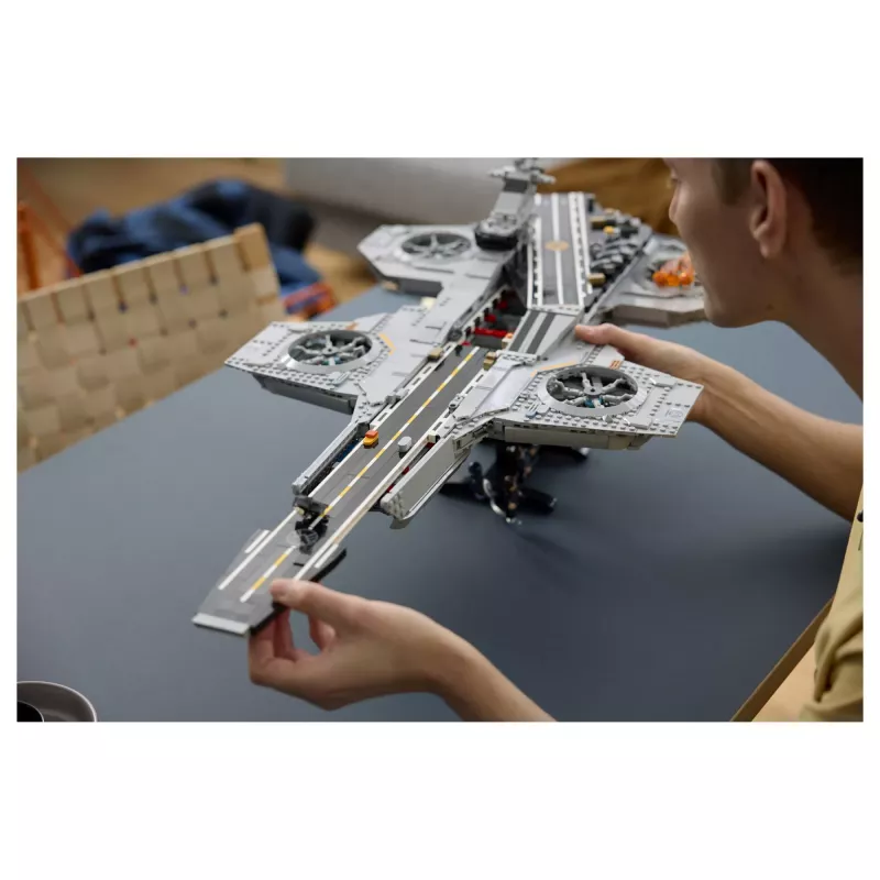 LEGO Marvel 76354 S.H.I.E.L.D. Helicarrier (3057 detalių)