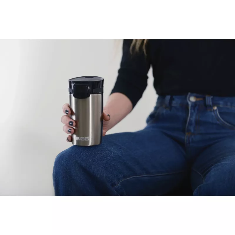 SIGG 8695.50 Hot & Cold One-Hand Push-Button vakuuminis termosas, 0,27 l, obsidiano juodos spalvos, nerūdijantis plienas