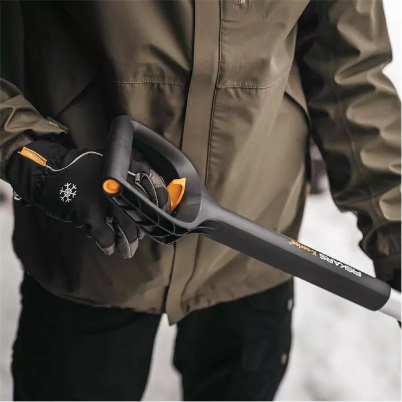 Fiskars 1057189 Sniego kastuvas Metal Black, Orange