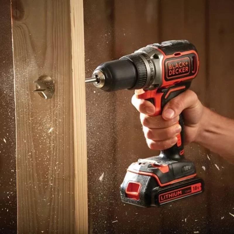Black & Decker BL186KB-QW 18V belaidis bešepetinis perforatorinis gręžtuvas 1650 RPM (2x1,5 Ah baterijos, įkroviklis, dėklas)