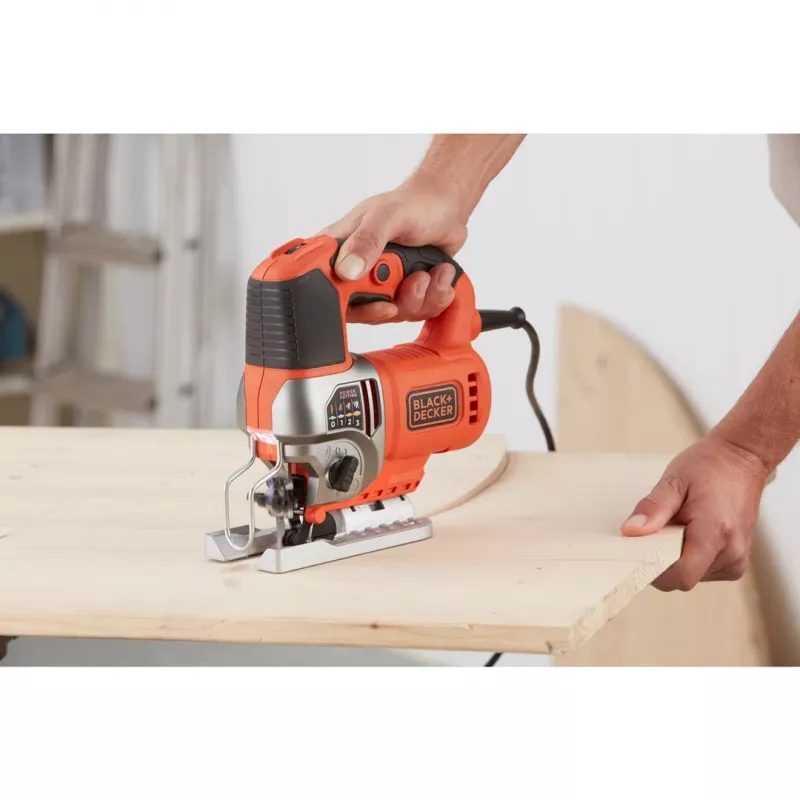 Black & Decker BES610-QS elektrinis siaurapjūklis 600W su švytuokliniu judesiu