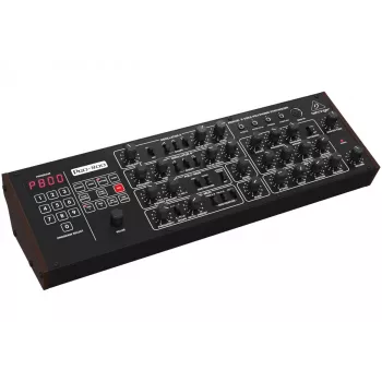 Behringer PRO-800 Analoginis Sintezatorius – 8-balsis darbalaukio modulis su 16 VCO, arpedžiatoriumi ir Poly Chain