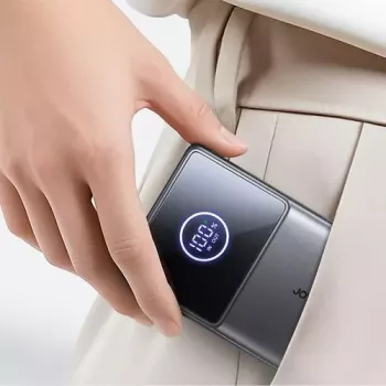 Joyroom JR-PR1 10000mAh 22,5W Power Bank su įtaisyta ištraukiama USB-C jungtimi, juoda