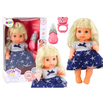 LEAN TOYS Lėlė su mėlyna suknele, šlapinimosi funkcija, buteliuku ir barškučiu