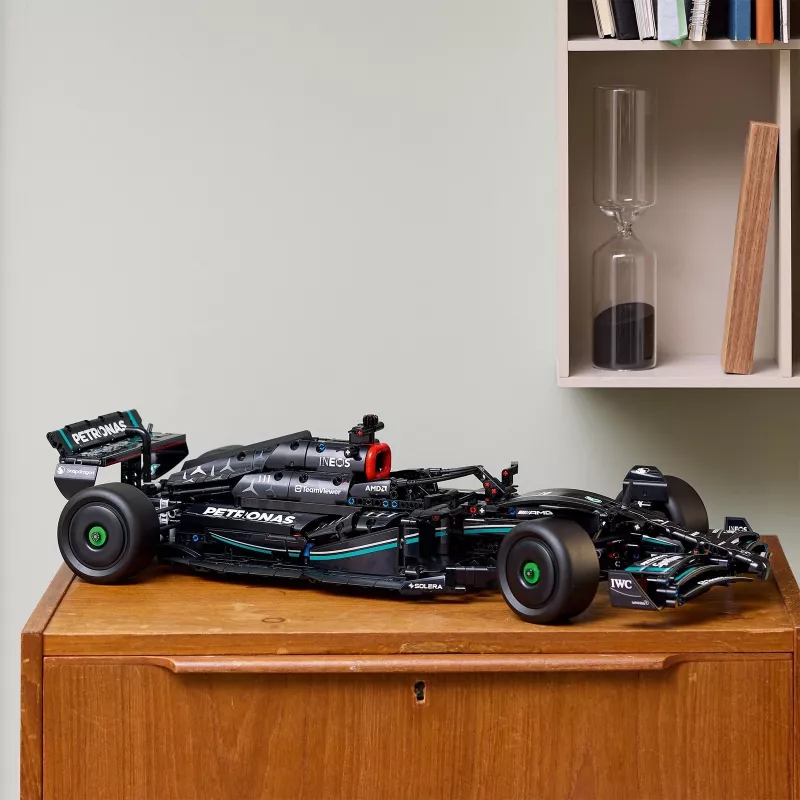 LEGO Technic modelis Mercedes‑AMG F1 W14 E Performance – 1 432 detalės, rekomenduojamas amžius 18+