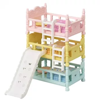 EPOCH Sylvanian Families Trigubas dviaukštis lovų komplektas lėlių nameliui - 3 pakopų, baltas su rožiniais akcentais, su kopėčiomis ir 3 čiužiniais, skirtas kūdikių figūrėlėms, nuo 3 metų