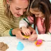 Kinetic Sand Beach Adventure Set – 907 g smėlio 3 spalvų su formelėmis, įrankiu ir padėklu