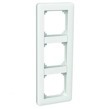 SCHNEIDER ELECTRIC EXXACT 3-G rėmelis su tilteliu, baltas