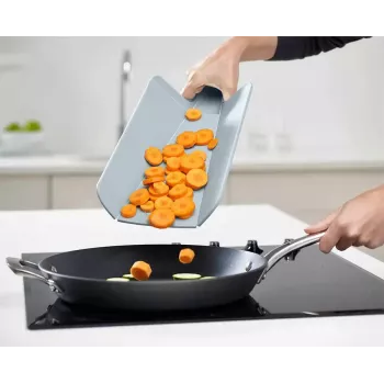 Joseph Joseph Chop2Pot Plus 2 dalių mėlynų pjaustymo lentelių rinkinys