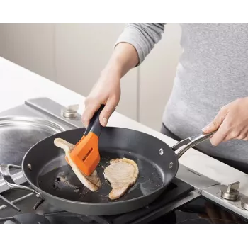 Joseph Joseph Grey Turner Tongs – Elevate™ virtuvinės žnyplės su silikoniniais antgaliais, nerūdijančio plieno rankena, 30 cm