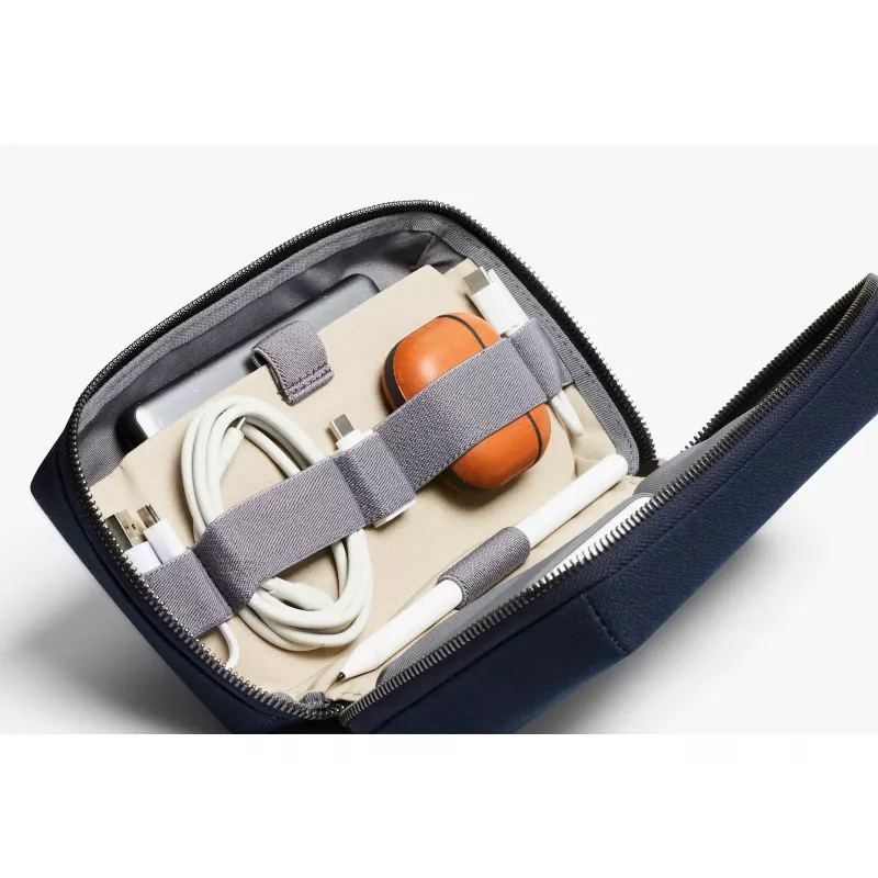 Bellroy Tech Kit – Organizatorius mobiliesiems priedams (Navy)