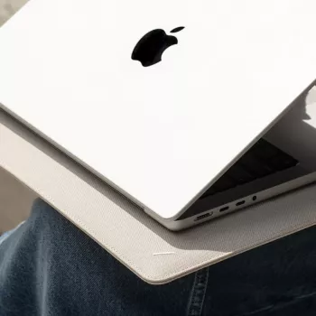 Native Union Stow Slim Sleeve, skirta MacBook 13/14 inch – Sandstone