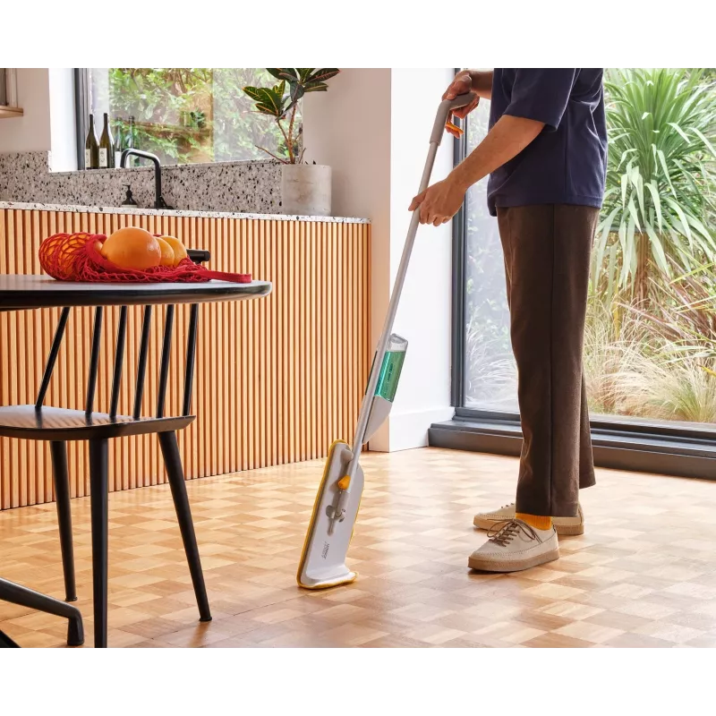 Joseph Joseph CleanTech 2-in-1 purškiamasis šluostė