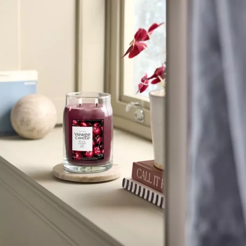 Yankee Candle Signature Black Cherry Large Jar Candle 567g