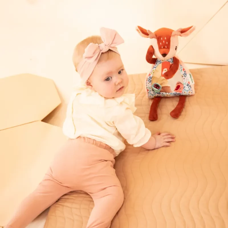 Lilliputiens veiklos žaislas su veidrodžiu „Žvilgtelėk – aš čia!“ Stella stirniukas 6m+