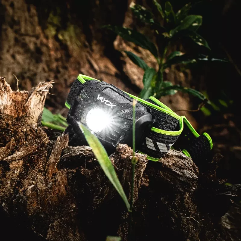 VAYOX VA0020 įkraunamas žibintuvėlis ant galvos, 170 lm, judesio jutiklis, 1200 mAh, USB-C, IP66, juodos spalvos