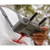 SUNNYLIFE Kaklo ir peties diržo laikiklis, skirtas DJI RC 2 / RC 1 nuotolinio valdymo pultui – juodas nailoninis audinys su aliuminio lydinio kabliais
