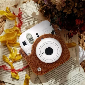 LOVEINSTANT Apsauginis dėklas Fujifilm Instax Mini 12 – Pliušinio šuns dizainas – Ruda