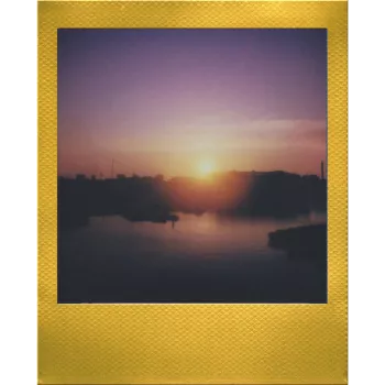 Polaroid Go / Go Gen 2 momentinė juosta – 16 kadrų – auksinis rėmelis