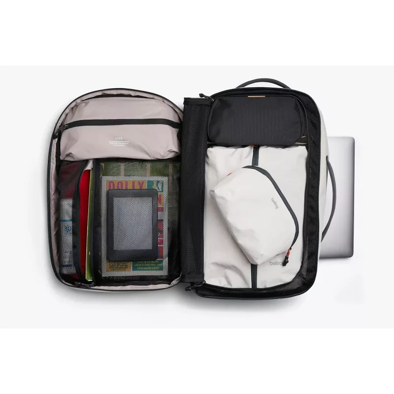 Bellroy Lite Travel Pack - 30L kelioninė kuprinė su skyriumi nešiojamam kompiuteriui (Ash)