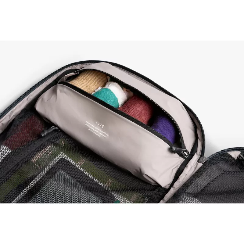 Bellroy Lite Travel Pack - 30L kelioninė kuprinė su skyriumi nešiojamam kompiuteriui (Ash)
