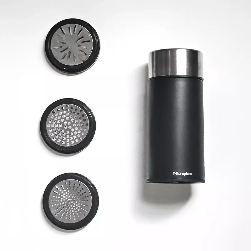 Microplane Universal Mill - juodas/skaidrus rankinis rotacinis tarka kietiesiems sūriams, šokoladui, riešutams, prieskoniams